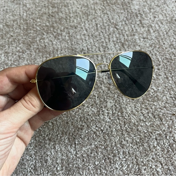 Gold & Black Metal Framed Aviator Sunglasses - Picture 4 of 5